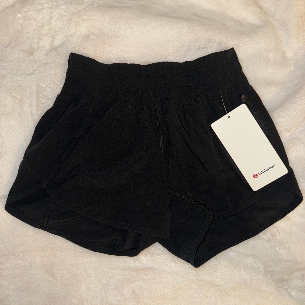 Lululemon tracker LR Short 4” lined